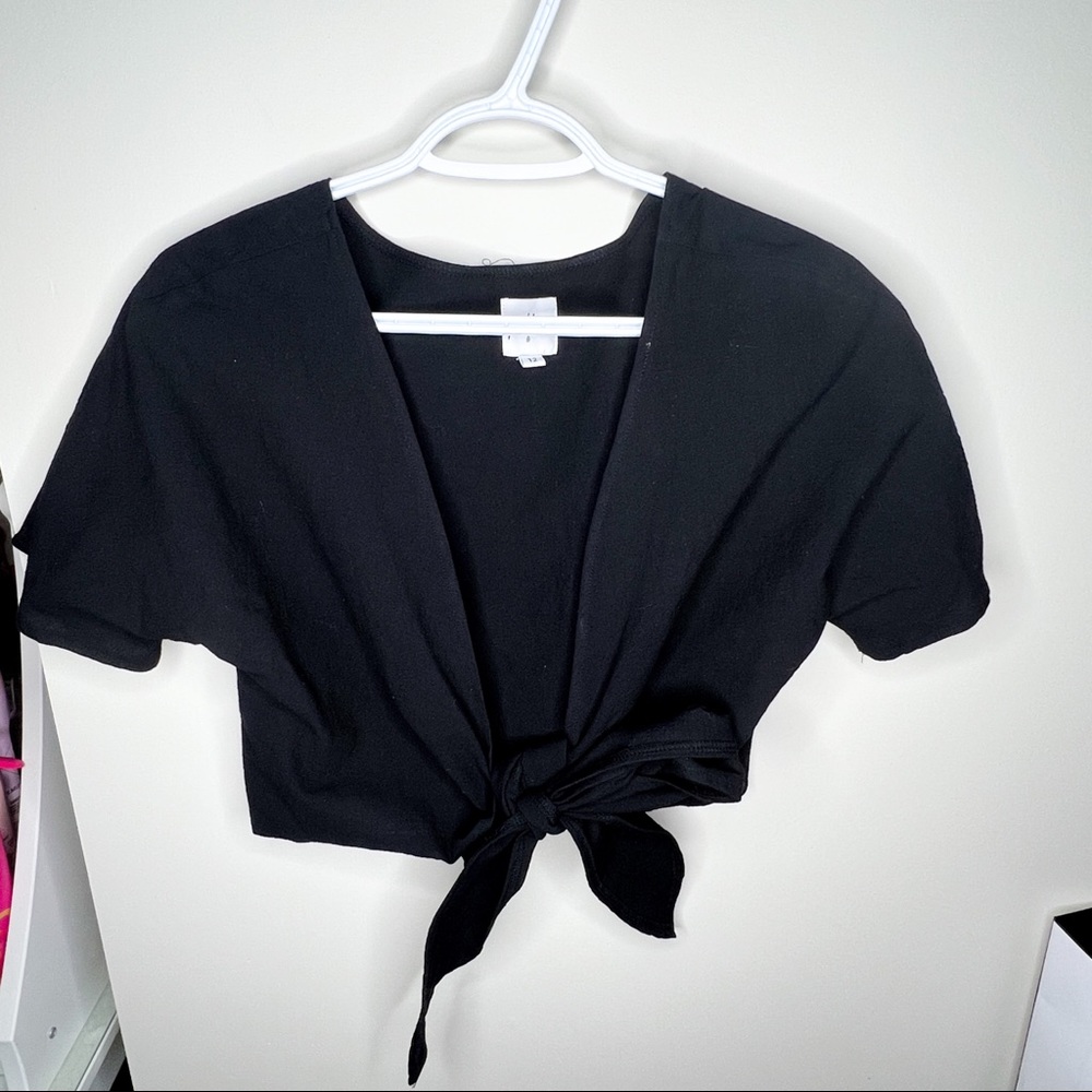 Princess Polly cropped tie front top in black